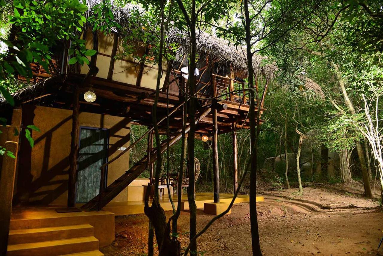 Villa Back Of Beyond - Pidurangala à Sigirîya Extérieur photo